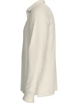 Chomba de manga larga Tommy Hilfiger confeccionada en puro algodón, con cuello clásico, cartera de dos botones y logo de la marca bordado en el pecho.