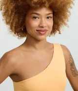 Body de microfibra color tostado, con diseño asimétrico de hombro único y sin mangas.