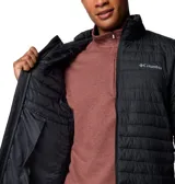 Campera puffer ligera de hombre, color negro, con cierre frontal completo, cuello alto y bolsillos laterales con cierre. Presenta diseño acolchado horizontal y logo de la marca bordado en el pecho.