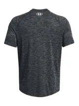 Remera deportiva Under Armour de manga corta con tejido texturizado, cuello redondo y logo de la marca estampado en el pecho. Presenta un corte holgado y ligero, diseñado para absorber el sudor y secarse rápidamente.