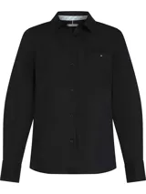 Camisa negra de manga larga con cuello clásico y bolsillo frontal en el pecho. Presenta un pequeño logo bordado en el bolsillo y detalles de rayas celestes y blancas en el interior del cuello.