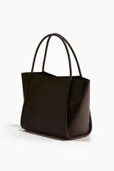 Bolso shopper marrón de tejido revestido con asas y cierre superior. Forrado.