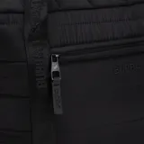 Bolso deportivo tipo duffel de diseño acolchado, color verde menta. Cuenta con compartimento lateral independiente para calzado, bolsillo frontal con cierre y correas de mano con logo grabado. Incluye correa ajustable para el hombro.