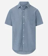 Camisa de hombre de manga corta confeccionada en mezcla de lino y algodón. Presenta un calce comfort, cuello camisero, cierre frontal con botones y un bolsillo en el pecho. Marca Marfinno.