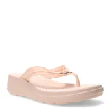 Sandalias tipo ojota con plataforma, color rosado, con tiras finas y detalle metálico en el centro.