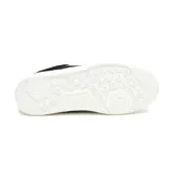 Sneaker Caterpillar modelo Pause Retro T-Toe para mujer, en color negro con detalles dorados y suela blanca. Fabricadas en cuero gamuzado, cuentan con plantilla de espuma EVA y suela de goma duradera.