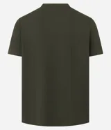 Remera de corte slim con textura, cuello redondo y manga corta. Confeccionada en tejido resistente que no se arruga.