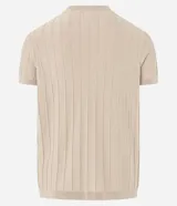 Remera slim de manga corta con cuello redondo, confeccionada en tejido de viscosa con textura de rayas verticales.