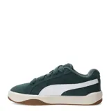 Championes Puma modelo Park Lifestyle Easy Sd, color verde oscuro con la franja lateral característica de Puma en blanco y suela de goma con entresuela beige. Presentan cordones anchos y confección en gamuza.