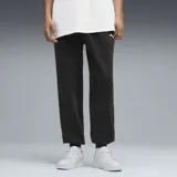 Pantalón de jogging Puma con efecto lavado, color negro, de corte recto y ajuste holgado. Presenta el logo de la marca bordado en blanco en la parte superior.