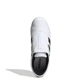 Championes Adidas modelo Tekwen, diseño sin cordones inspirado en el tenis, con capellada sintética blanca, las icónicas tres tiras laterales en negro y lengüeta de malla. Cuenta con entresuela de EVA para mayor amortiguación y suela de goma.