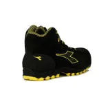 Bota de seguridad Diadora Utility modelo Beat, caña media, color negro con detalles en amarillo. Presenta cordones amarillos, logo de Diadora en amarillo y suela dentada amarilla. En la lengüeta se lee "UTILITY DIADORA".