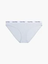 Bombacha Calvin Klein modelo Carousel, color celeste, de algodón elástico con cobertura trasera moderada, talle medio y cintura elástica con logo de la marca.