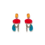 Aros colgantes con piezas geométricas de acrílico en colores naranja, rojo y turquesa, unidas por cadenas plateadas.