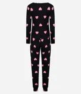 Conjunto de pijama largo confeccionado en rib, compuesto por una blusa de manga larga con botones y un pantalón con cintura elástica. Estampado de corazones.