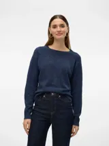 Sweater de punto con cuello redondo y mangas largas, de calce regular con puños acanalados.