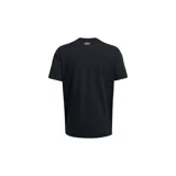 Remera de manga corta Under Armour, color negro, con estampado gráfico frontal que incluye el logo de la marca y texto en tonos verde neón y blanco.