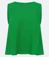 Blusa musculosa verde de crepé con escote redondo y corte holgado.