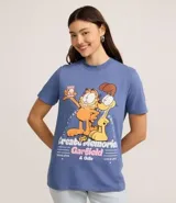 Remera azul con estampado de Garfield y Odie.