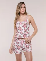 Set de pijama compuesto por musculosa de tirantes finos y short con cordón ajustable, de base blanca con estampado floral en tonos rosados.