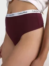 Colaless de cintura alta Calvin Klein, color borgoña, confeccionada en microfibra elástica sin costuras, con cintura elástica lisa con logo repetido en blanco.