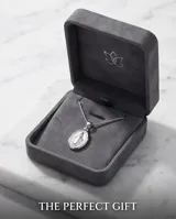 Collar de acero quirúrgico con cadena de eslabones finos y dije ovalado con la imagen de la Medalla Milagrosa.
