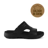 Sandalia casual de cuero negro con dos tiras anchas sobre el empeine y suela de goma.