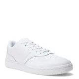 Championes urbanos New Balance de estilo court, totalmente blancos. Presentan un diseño minimalista con el logo 'N' en el lateral, cierre mediante cordones y suela de goma resistente.