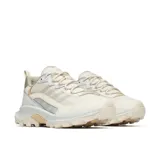 Championes Merrell Speed Strike 2, color blanco hueso con detalles en gris claro y beige. Diseñados para senderismo, con parte superior sintética y de malla, cordones y cinta 100% reciclados, cuello acolchado, talón y puntera protectores, presilla en el talón y suela de goma adherente con tacos de 4 mm.