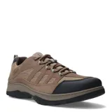 Zapatos de estilo outdoor Freeway modelo Terra01, confeccionados en una combinación de cuero y textil en tonos taupe y marrón. Presentan puntera reforzada en color negro, cierre con cordones y suela de goma dentada para mayor tracción.