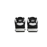 Championes Nike Dunk Mid con diseño bicolor en blanco y negro. Confeccionados en lona resistente, presentan el icónico swoosh de Nike en los laterales, cierre con cordones y suela de goma con efecto moteado.