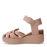 Sandalias de plataforma Bottero en color nude, con diseño de tiras entrecruzadas en el empeine y pulsera al tobillo con hebilla metálica dorada. Presenta detalles de tachas decorativas en el lateral y suela dentada.