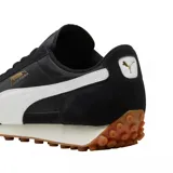 Championes urbanos Puma modelo Easy Rider Vintage, color negro con detalles en blanco y suela de goma color caramelo. Presentan una combinación de materiales en la capellada con logo de la marca en el lateral y lengüeta.