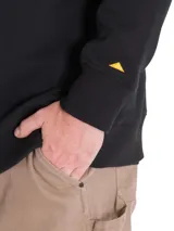 Buzo negro Caterpillar de cuello redondo, con el logotipo de la marca estampado en el pecho en tono oscuro y costuras acentuadas en las mangas.