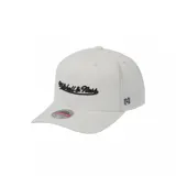 Gorra Mitchell & Ness de color blanco con visera curva y bordado frontal en negro con el nombre de la marca.