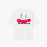 Camiseta blanca de corte oversize con estampado gráfico en la espalda que presenta cuatro cerezas con forma de corazón y la inscripción Nude Project.