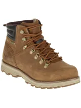 Bota de cuero color marrón con diseño robusto, cordones al tono y suela de goma antideslizante. Cuenta con cuello acolchado en color oscuro y tecnología impermeable para mayor protección.