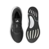 Zapatillas de running Adidas Supernova Stride, color negro con detalles plateados. Cuentan con mediasuela Dreamstrike+ para absorción de impactos, empeine de malla transpirable y suela Adiwear de gran tracción.