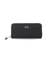 Billetera tipo fichero color negro con cierre perimetral metálico, tirador con detalle de nudos y logo metálico frontal de la marca.
