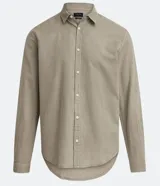 Camisa de manga larga con cuello camisero y abotonadura frontal. Confeccionada en tejido Oxford de algodón con acabado efecto lavado y corte comfort fit.