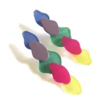 Par de aros colgantes con piezas geométricas de acrílico en colores azul, lila, verde, fucsia y amarillo.