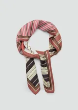 Pafuelo cuadrado de poliester con estampado geometrico de rayas en tonos marrcn, rojo, blanco y celeste.