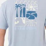 Remera celeste de manga corta con estampado en el pecho con motivos de surf y el logo de Rip Curl.