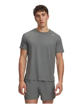 Remera deportiva Under Armour Velociti Pro de manga corta, color gris, con cuello redondo y detalles perforados en los hombros.