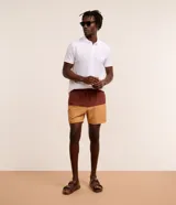 Short de baño para hombre de la marca Marfinno, confeccionado en microfibra con diseño bicolor en tonos marrón y tostado. Cuenta con cintura elástica, cordón ajustable y bolsillo trasero con cierre.