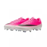 Championes de fútbol Nike Mercurial Vapor 17 Academy FG/MG, color rosado y blanco con el icónico swoosh en negro.