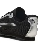 Championes urbanos Puma modelo H-Street OG, con diseño de perfil bajo en color negro y detalles plateados. Presentan una estructura de malla transpirable con refuerzos sintéticos y la icónica franja lateral de la marca.