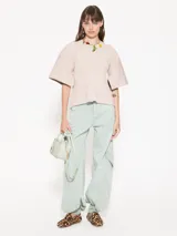 Sweater negro de tejido de punto acanalado, con mangas 3/4 amplias y corte holgado.