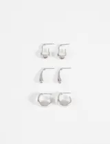 Set de tres pares de aros de diseño minimalista en color plateado, con formas orgánicas y curvas variadas.