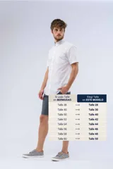 Bermuda clásica de gabardina color beige, con bolsillos traseros ojal con botón y etiqueta de la marca Legacy.